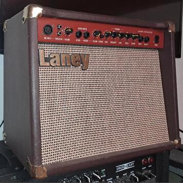 Elektroakustické kombo LANEY LA30C