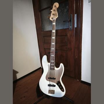 Baskytara Fender Squier 40 Aniversary Gold Edition Jazz Bass