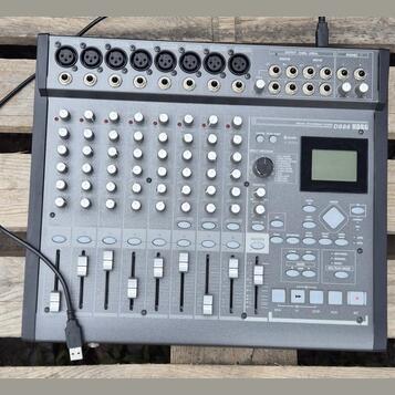 Mix pult Korg D888 - nahrávací studio
