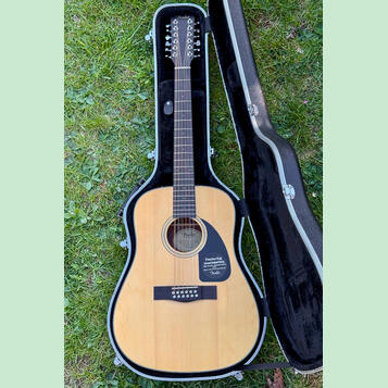 Fender CD-100-12 dvanáctistrunka