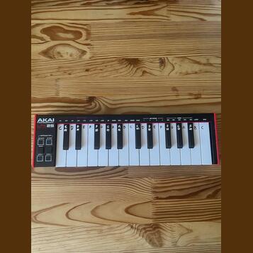 Akai LPK25 MIDI klavesy