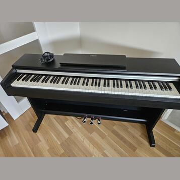 Prodám digitální piano Yamaha Arius YDP-142B