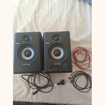 Monitory Behringer Truth 3.5