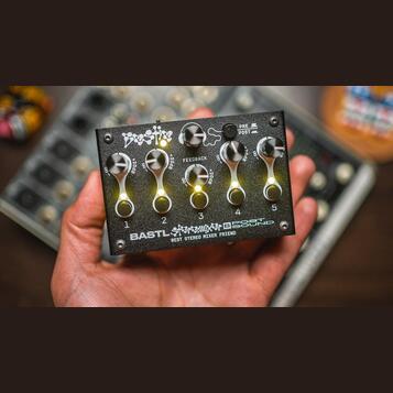 Kúpim kompaktný stereo mixpult Bastl Bestie
