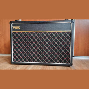 VOX V15 lampové kombo 2x10 - made in England