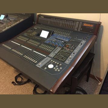 mixážní pult YAMAHA DM 2000 VCM