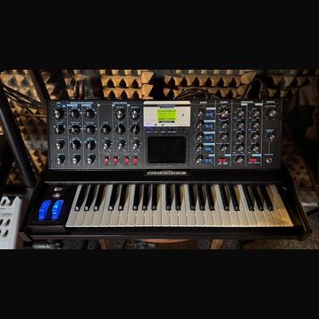 Moog Voyager Electric Blue