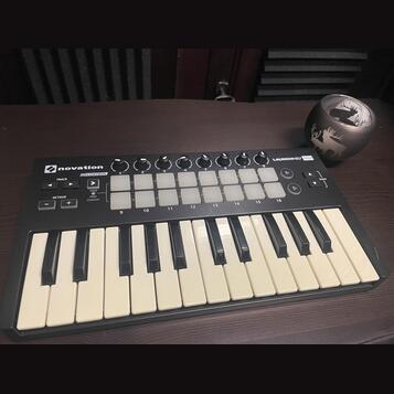 Novation Launchkey Mini - MIDI klávesy