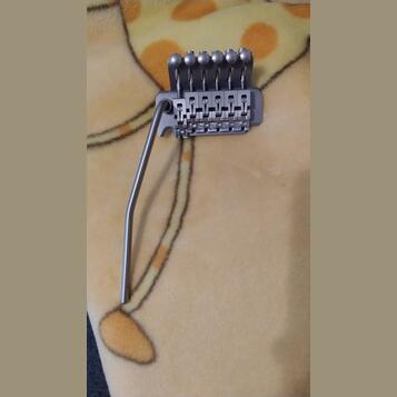 Díly na Tremolo Floyd Rose