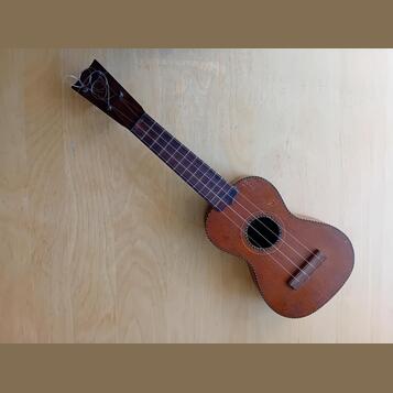 Vintage mahagonové sopranové ukulele Oscar Schmidt