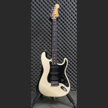 Prodám Fender strat Japan E series