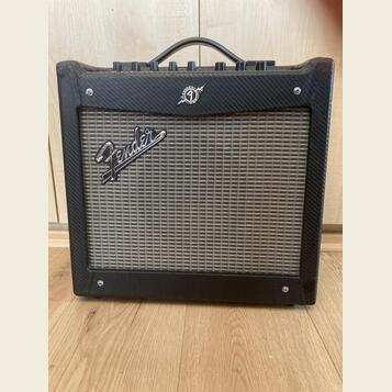 kytarové kombo Fender Mustang I