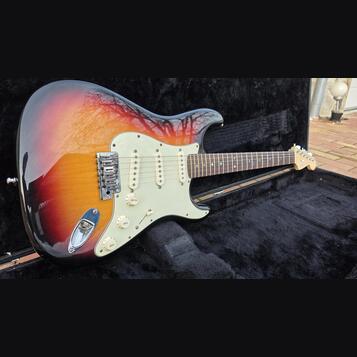 Fender American Deluxe Stratocaster®