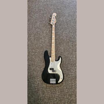 Squier Precision Bass