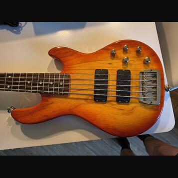 Prodám G&L Tribute M-2500
