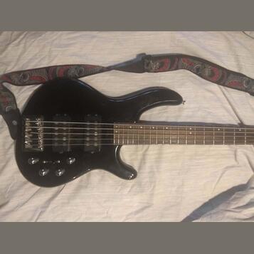 Baskytara HH5 Action