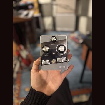 Defect Pedals - Fuzz Wars