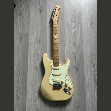 Squier Pro Tone Stratocaster (1997) + příslušenství