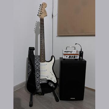 SET Fender squier affinity stratocaster + Orange micro terr