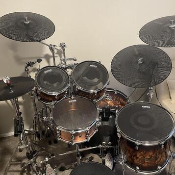 Evans Db One rock pack + cymbals 