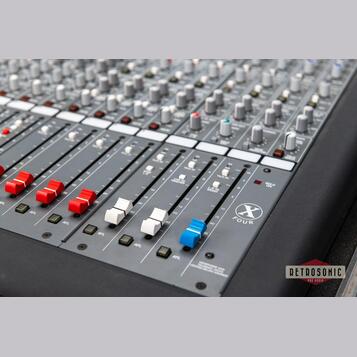 Mixpult. Crest Audio 16-4st-4aux 
