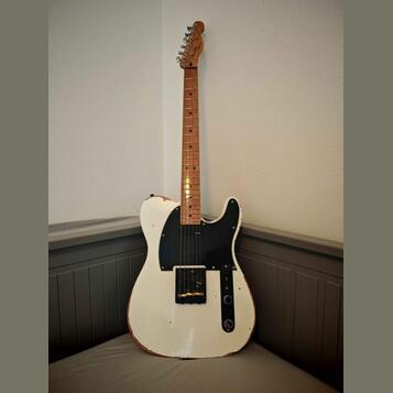 Olympic white nitro tele + fender krk + EMG