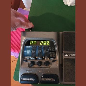 Multiefekt Digitech RP200 + Kustom DART10FX + bonus