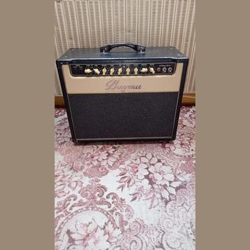 Prodám celolampové kombo Bugera Vintage 22