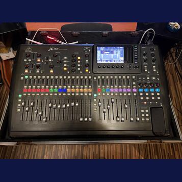 Behringer X32 