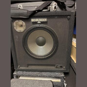 baskytarový reprobox Behringer Ultrabass BA115