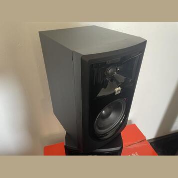 Prodám studiové monitory JBL LSR306P MkII + kovové stojany