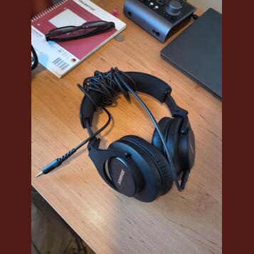 Studiová sluchátka Shure SRH440A