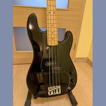 Výroční Fender American Standard Precision 2011