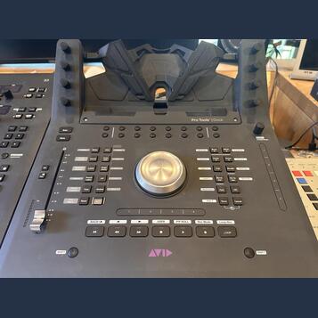 Avid Dock