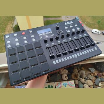 Kontrolér AKAI MPD232