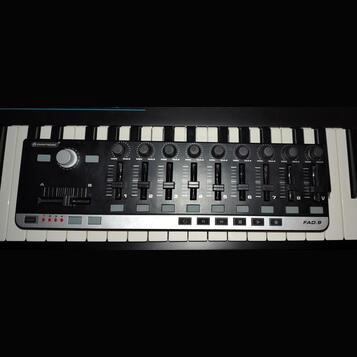 MIDI kontroller Omnitronic FAD.9
