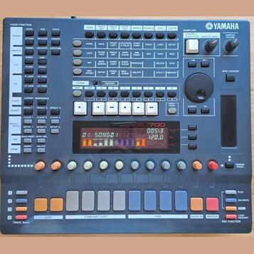 Yamaha SU-700 sampler