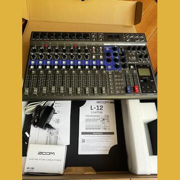 Zoom LiveTrak L-12