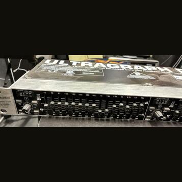 EQUALISER_BEHRINGER_FBQ1502