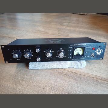 Black Lion Audio Seventeen