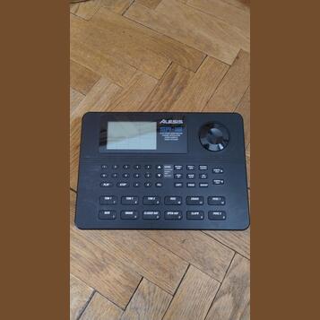 Alesis SR-16 - drum machine
