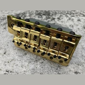nová tremolo kobylka Fender 005-3275-000 zlatá gold