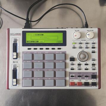 Akai MPC 1000 (JJOS2, 40GB HDD, 128MB RAM) - 16000 CZK