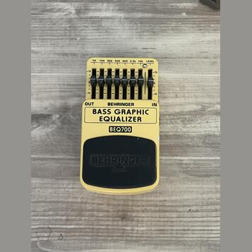 Behringer BEQ700 Baskytarový Ekvalizér