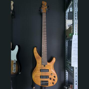 Yamaha TRBX 605 5-strunná baskytara