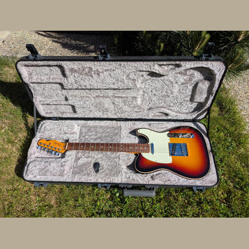 Fender American Ultra Telecaster RW Ultraburst.