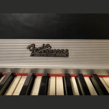 Fender Rhodes 73 Mark1. Stage model 