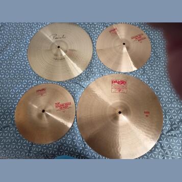 Sadu činelů zn. Paiste řady 2002 a signature