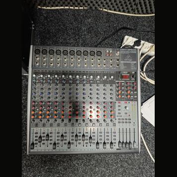 Behringer Xenyx x2442usb