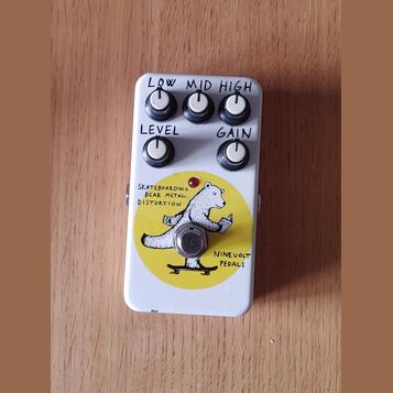 Skateboarding bear metal distortion - Ninevolt pedals 